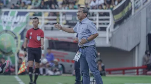 Liga 1, Manajemen Persebaya Surabaya Beri Ultimatum Tim Pelatih - GenPI.co