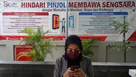 Cara Agar Tidak Terjerat Pinjol untuk Mahasiswa dari Dosen UM Surabaya - GenPI.co