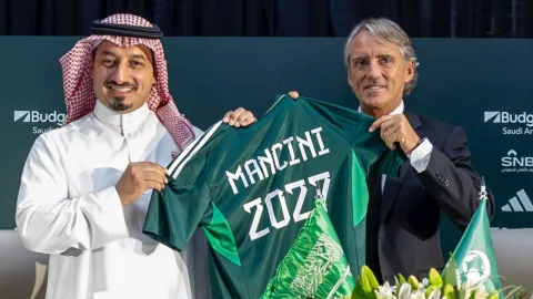 Resmi Latih Arab Saudi, Roberto Mancini Ancam Timnas Indonesia - GenPI.co