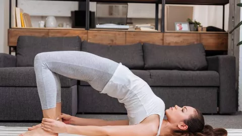Jalan Kaki vs Yoga: Mana Pilihan Terbaik untuk Menurunkan Berat Badan? - GenPI.co
