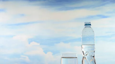 4 Manfaat Minum Air Putih Tak Bisa Disepelekan, Jangan Sampai Kekurangan - GenPI.co