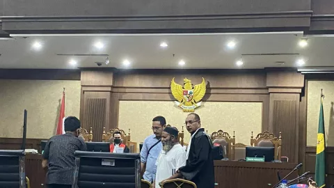 JPU KPK Tuntut Lukas Enember 10,5 Tahun Penjara pada Kasus Suap dan Gratifikasi - GenPI.co