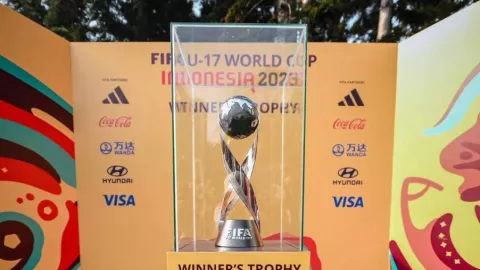 Akhir Pekan Ini Arek Surabaya Bisa Saksikan Trofi Piala Dunia U-17 - GenPI.co