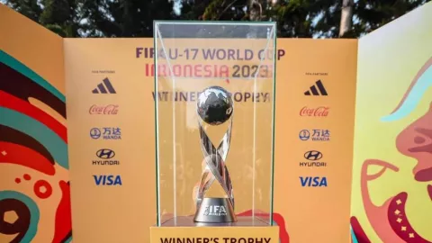 Tur Trofi Piala Dunia U-17 Berakhir di Solo Hari Ini, Dipamerkan di Mangkunegaran - GenPI.co
