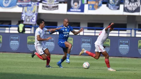 Persib Bandung Paceklik Gol, Pelatih Ungkap Penyebabnya - GenPI.co