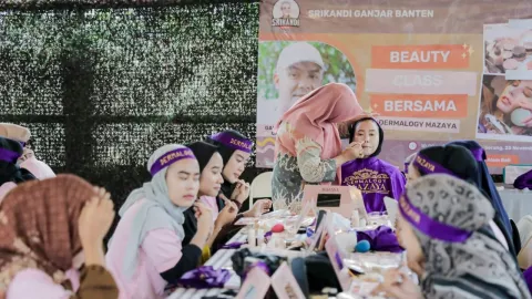 Kembangkan Potensi MUA di Serang, Srikandi Ganjar Gelar Beauty Class - GenPI.co