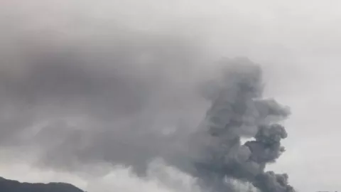 Gunung Marapi Kembali Erupsi, Terdengar Dentuman Keras - GenPI.co