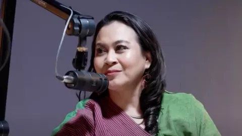 Zoya Amirin Beber Bahaya Nonton Film Syur Sebelum Bermain Cinta - GenPI.co
