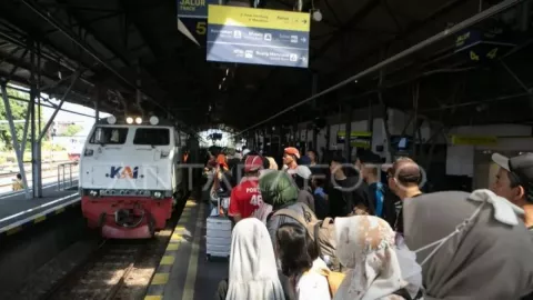 14 Kereta Api Berhenti Luar Biasa di Yogyakarta, Ini Penyebabnya - GenPI.co