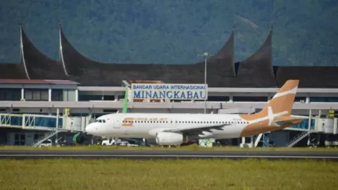 Imbas Erupsi Gunung Marapi, Bandara Minangkabau Padang Ditutup Sementara - GenPI.co