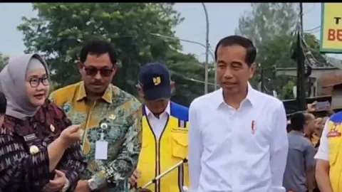 Presiden Jokowi Tinjau Perbaikan Jalan Solo-Purwodadi, Ini Kondisinya - GenPI.co