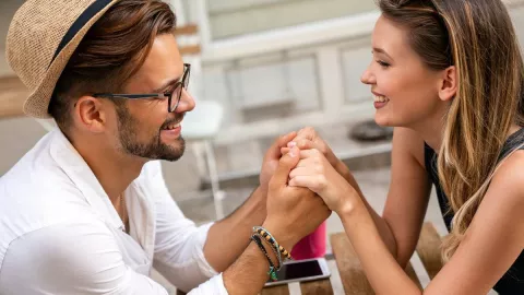 4 Hal yang Harus Diperhatikan Jika Kamu Ingin Membahas Pernikahan dengan Pasangan - GenPI.co