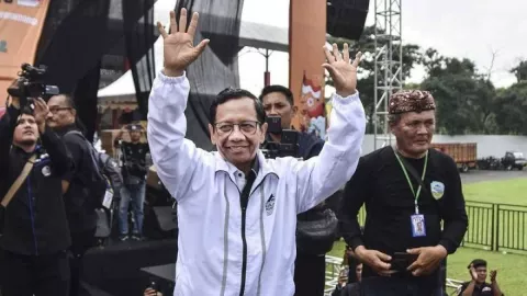 Mahfud MD Bawa Terus Surat Pengunduran Diri, Akan Langsung Diserahkan ke Jokowi - GenPI.co