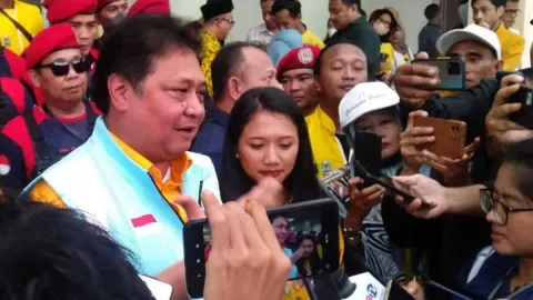 Airlangga Hartarto Sampaikan Doa untuk Mahfud MD yang Mundur dari Kabinet - GenPI.co