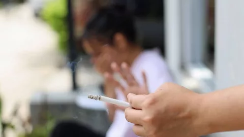Tidak Hanya Berbahaya bagi Paru-paru, Merokok Dapat Mengancam Kesehatan Jantung - GenPI.co