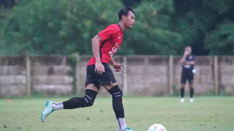 Masih Cedera Lutut, Hansamu Yama Absen di Big Match Persija Lawan Persib - GenPI.co