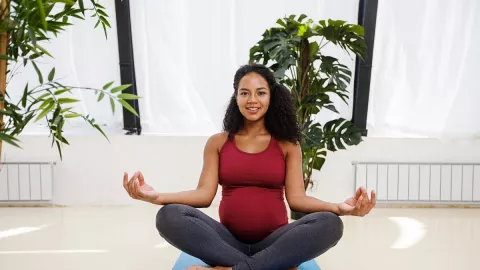 3 Pose Yoga yang Aman dan Menenangkan untuk Ibu Hamil - GenPI.co