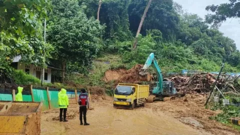 30 Orang Meninggal Akibat Banjir dan Longsor di Sumbar - GenPI.co