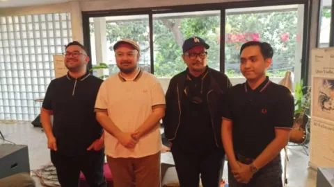 Vokalis Sore Ade Paloh Sempat Curhat Ingin Berhenti Sebelum Meninggal - GenPI.co