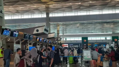 Imbas Pungli WNA China, 71 Pegawai Imigrasi Bandara Soetta Dinonaktifkan dan Terancam Sanksi - GenPI.co