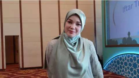 Suami Sandra Dewi Tersangka Korupsi, Netizen Malah Hujat Dewi Sandra - GenPI.co