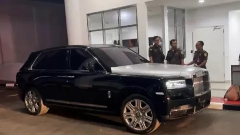 2 Mobil Mewah Suami Sandra Dewi Disita Kejaksaan Agung - GenPI.co