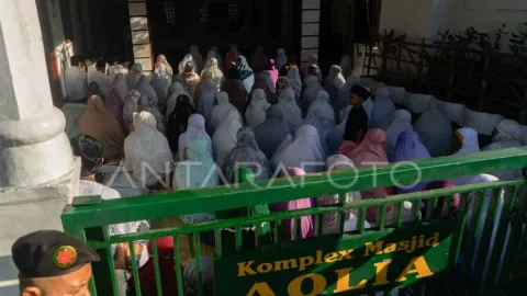 Bikin Heboh! Jemaah Masjid Aolia di Gunungkidul Salat Idulfitri Lebih Awal - GenPI.co