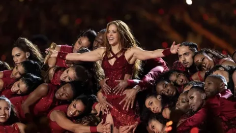 Kabar Bahagia! Shakira Segera Gelar Tur Dunia - GenPI.co