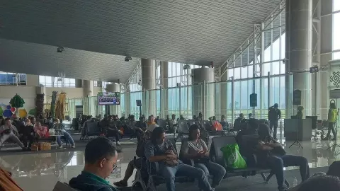 Dampak Abu Vulkanik Erupsi Gunung Ruang, Bandara Sam Ratulangi Ditutup Sementara - GenPI.co
