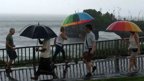BMKG: Sebagian Ibu Kota Provinsi Berpotensi Diguyur Hujan Ringan - GenPI.co