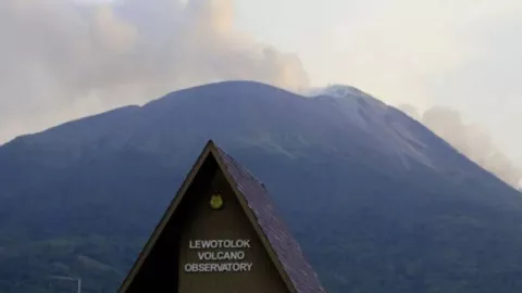 Tetap Waspada! Gunung Ile Lewotolok Alami Peningkatan Aktivitas Kegempaan - GenPI.co