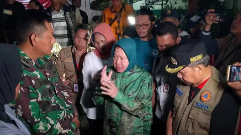 Mensos Risma Minta Warga Korban Banjir di Sumbar Diungsikan ke Lokasi yang Lebih Aman - GenPI.co