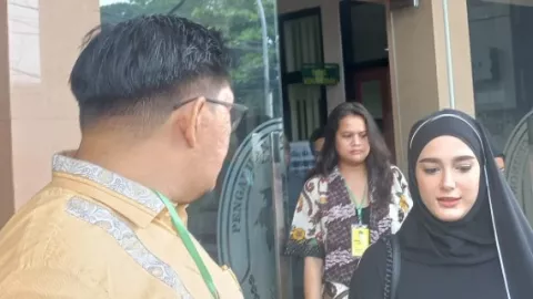 Aditya Zoni Absen Sidang Perdana Cerai dari Yasmine Ow - GenPI.co