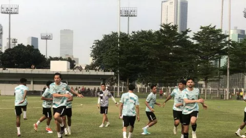 Jelang Lawan Irak dan Filipina, Timnas Indonesia Ditempa Latihan Fisik - GenPI.co