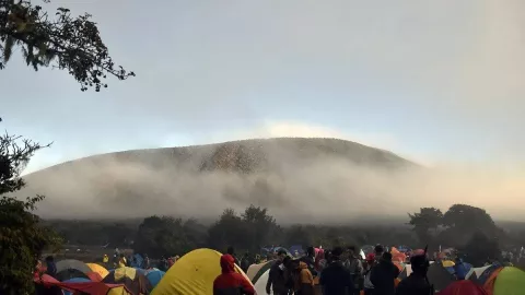 Erupsi, Jalur Pendakian Gunung Dempo di Sumatra Selatan Ditutup - GenPI.co