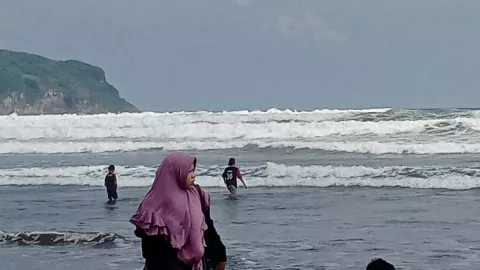BMKG: Waspada Gelombang Tinggi di Laut Selatan Jabar hingga DIY - GenPI.co