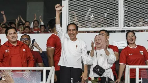 Rayakan Kemenangan Timnas Indonesia, Jokowi Lakukan Vlog bersama Suporter - GenPI.co