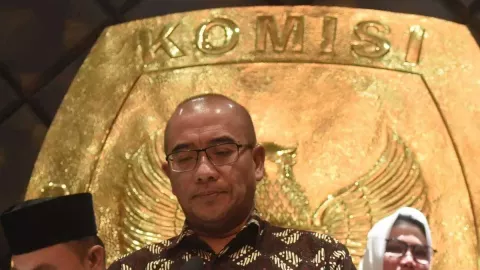 Ketua KPU RI Hasyim Asy’ari Dipecat, Anggota DPR RI: Hati-hati Bertindak - GenPI.co