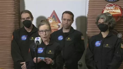 Anggota Kru Sukarelawan NASA ke Mars Muncul Setelah Satu Tahun - GenPI.co