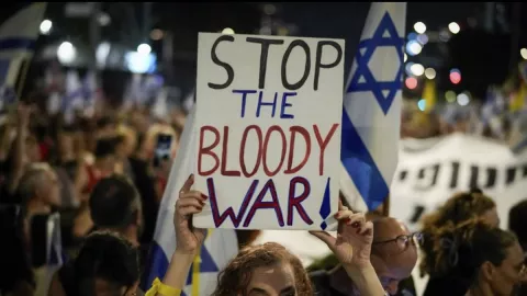 Demonstran Israel Blokir Jalan Raya, Serukan Gencatan Senjata - GenPI.co