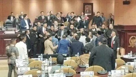 Paripurna DPD RI Memanas, Palu Sidang Hendak Direbut - GenPI.co