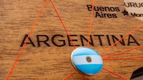 Argentina Menghadapi Krisis Ekonomi Terburuk dalam Beberapa Dekade - GenPI.co