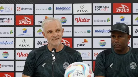 Pelatih Arema FC Buka-bukaan Jelang Lawan Tuan Rumah Persis Solo - GenPI.co