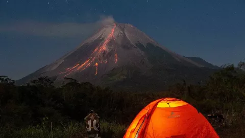 Gunung Merapi Luncurkan Guguran Lava 148 Kali ke Arah Barat Daya - GenPI.co