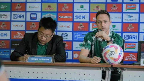 Paul Munster Belum Bisa Putuskan Pemain Jelang Persebaya Surabaya vs Barito Putera - GenPI.co