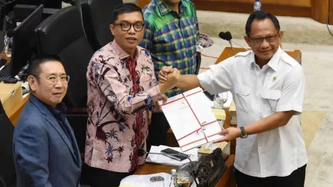 Baleg DPR RI Sepakat Batalkan Pembahasan RUU TNI dan Polri - GenPI.co