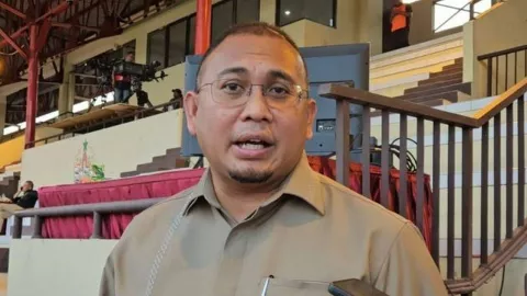 Andre Rosiade Bakal Evaluasi Kinerja Pelatih Semen Padang, Hendri Susilo - GenPI.co