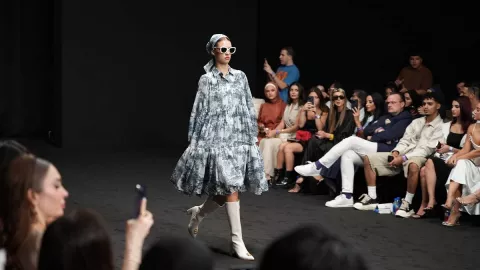 Memukau di Dubai Fashion Week S/S 25, Benang Jarum Tampil dengan Koleksi Forest Toile - GenPI.co