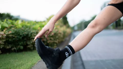 Alo Yoga Mulai Langkah Baru dengan Meluncurkan Running Sneaker - GenPI.co