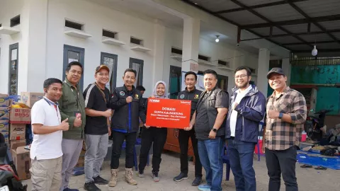 Telkomsel Berikan Bantuan kepada Warga Terdampak Bencana Gempa di Kabubaten Bandung - GenPI.co